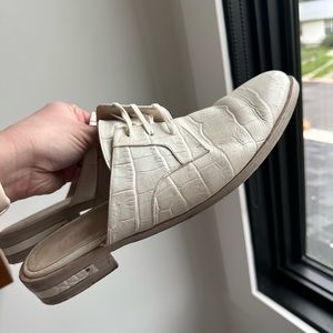 Freda Salvador Mules